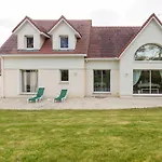 Villa Tracy