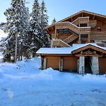Triplex Moderne Avec Terrasse A Courchevel 1850, Pres Des Pistes Et Services, 3 Suites, Parking - Fr-1-575-145