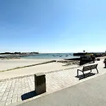 Maison De Pecheur Atypique Les Pieds Dans L'Eau