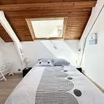 Maison De Pecheur Atypique Les Pieds Dans L'Eau