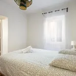 Joli Appartement Tout Juste Renove Vue Sur L'Eglise