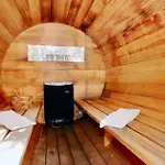 Charming Chalet 8 En Suite Bedrooms