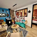 La Maison De Noel Et Ses Lutins