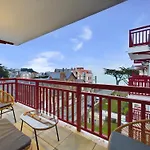 Vue Sur Mer Et Plage, Appartement Pour 4