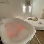 1Br With Bathtub In City Center Close Opera