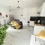 Marseille, Vieux-Port , Noailles, Grand Studio