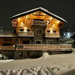 Chalet Charming B And B