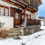 2 Spacieux Appartements Dans Une Ferme Renovee Face Au Montblanc