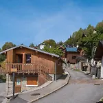Chalet 4 Chambres Avec Salles De Bain Privees, Pres Des Pistes Et Commerces - Fr-1-566-67