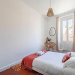 Lumineux Appartement & Joliment Renove