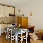 Les Pinedes - Un Jardin Fleuri A Cote De La Plage