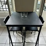 One Bed In Shared Room - Chambre Partagee