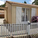 Maison T2: Cour, Parking, A 600M De La Mer, Quartier Calme - Fr-1-92-913