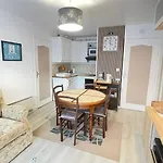 Appartement 2 Pieces Entierement Renove