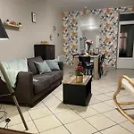 Le Nid Des Canaux Au Coeur De Bergues