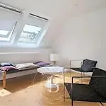 Au Coeur De La Station Balneaire Au Pied Du Port Bel Appartement Contemporain Tout Equipe Lumineux Et Calme Excellent Emplacement