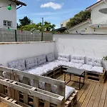 Maupiti, Maisonnette En Bord De Plage D'Ares