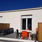 Apartment In Residence With Swimming Pool And Beach 200M Away