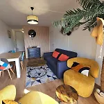 Le Yacht Club Avec Acces Plage Et Parking Prive