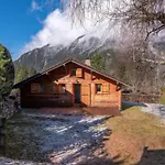 Charming Small Chalet With Aiguille Du Midi View