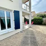 Appartement Avec Piscine A 150M De La Plage - 2 Chambres, Wifi, Parking, Terrasse, Jardin - Fr-1-231-296