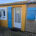 Les Yeux Bleus Bed & Breakfast
