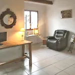 Maison Charmante A Agde Avec Jardin Et Aire De Jeux.