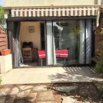 Charmant Appartement Avec Piscine Partagee A Agde