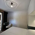 Appartement Renove 2 Pieces Cabine Avec Balcon Et Acces Piscine - Meribel - Fr-1-180-637