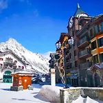 Huge Superior 4 Bedroom Apartment, Arc 1950, Les Arc, Spaciously Sleeps 8 To 10 Over Two Floors, Ski In Ski Out