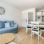 Appartement Lumineux A 100M De La Plage Avec Balcon, Parking, Ideal Pour Sejours Courts Et Longs - Fr-1-236-139