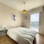 Appartement 2 Chambres Avec Balcon Et Cuisine Equipee - Fr-1-236-145