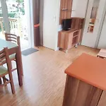 Bungalow Charmant A Agde Avec Piscine Partagee