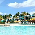Bungalow Familial A Vias Avec Jacuzzi Et Piscine Partagee