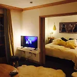 Premium 4 Bed Ski-In & Out Apartment Arc 1950