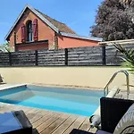 Villa De Caractere Avec Piscine