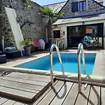 Villa De Caractere Avec Piscine