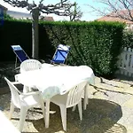 Charmant Pavillon Avec Piscine Et Parking, Proche Plage - Fr-1-781-83