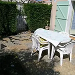 Charmant Pavillon Avec Piscine Et Parking, Proche Plage - Fr-1-781-83