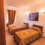 Villa Lyons