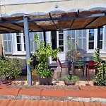 Superbe 2 Pieces Avec Grande Terrasse, Classe ***