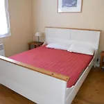 Villa Proche Centre Et Plage - V04245