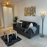 Studio Situe Proche De La Plage