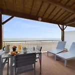 Sur La Plage, Appartement Avec Terrasse Et Vue Mer