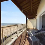 Bord De Plage, Appartement Pour 12, Vue Mer