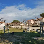 Appartement T2 Avec Mezzanine, Piscine Et Parking A 1.5 Km Des Plages - Fr-1-195-110