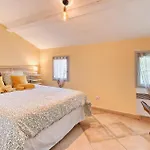 Nice Home In Sanary-Sur-Mer With Wifi