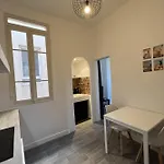 Charming T2 Near Town Center