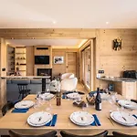 Superbe Appartement Skis Aux Pieds Avec Cheminee Et Parking A Meribel - Fr-1-180-629