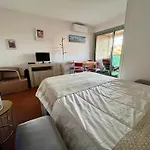 Studio Avec Terrasse, Parking A 170M De La Plage - Fr-1-309-463
